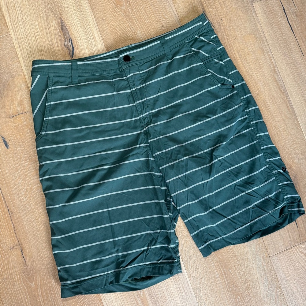 Lululemon ABC commission Golf Performance Shorts. casual chino flat front. 36 - Picture 3 of 6